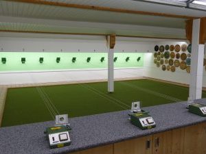 Tittmoning_nach Umbau Umbau, Schießstand, Lattung, Leiter, Kunststoff, Glänzend Rückwand