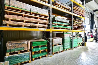 D4S_9466_400 Lagerhalle, Gabelstapler